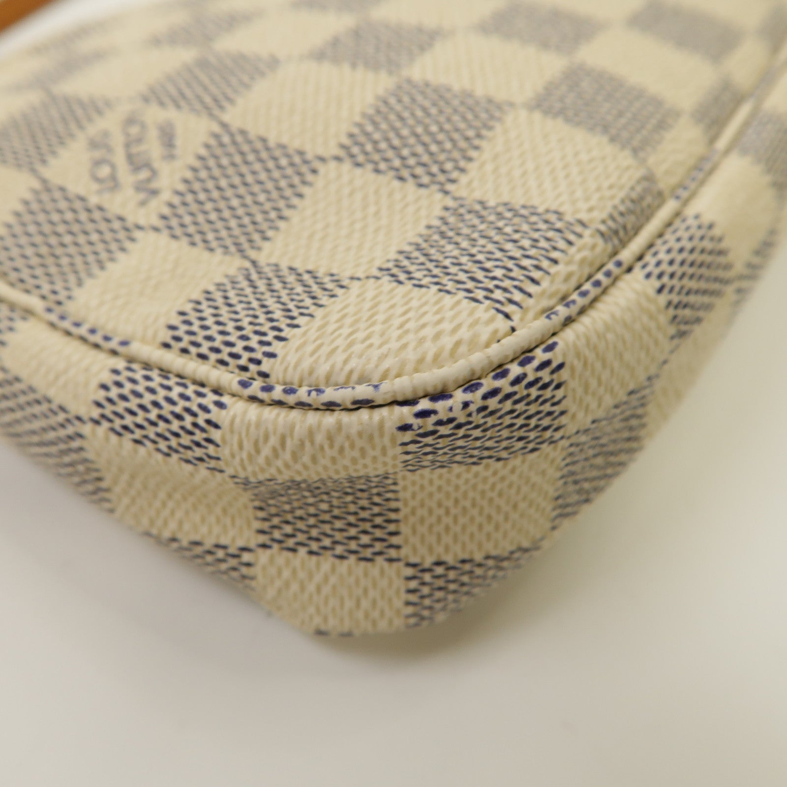 LOUIS VUITTON Damier Azur Pochette Accessoires金扣手拿包白色
