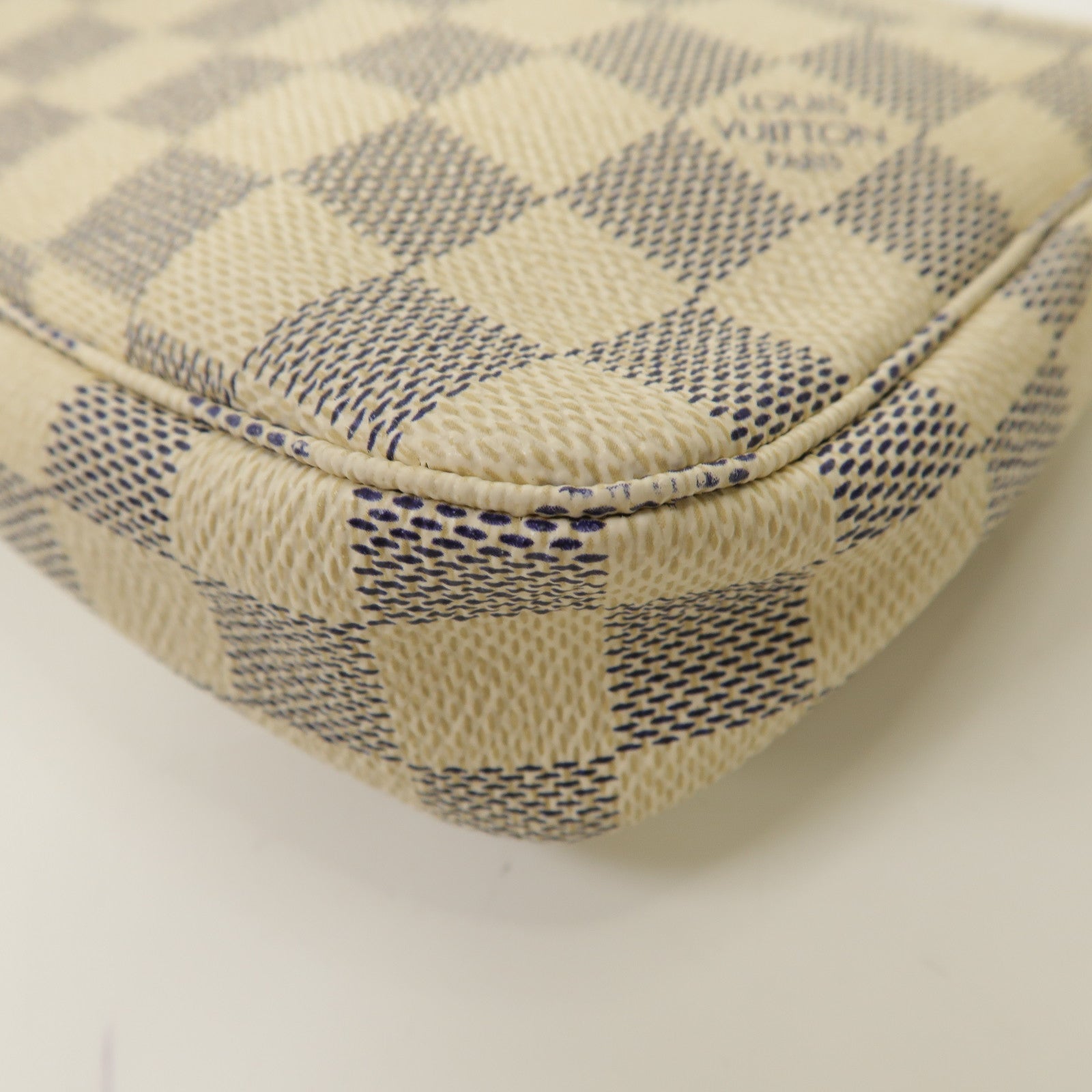 LOUIS VUITTON Damier Azur Pochette Accessoires金扣手拿包白色