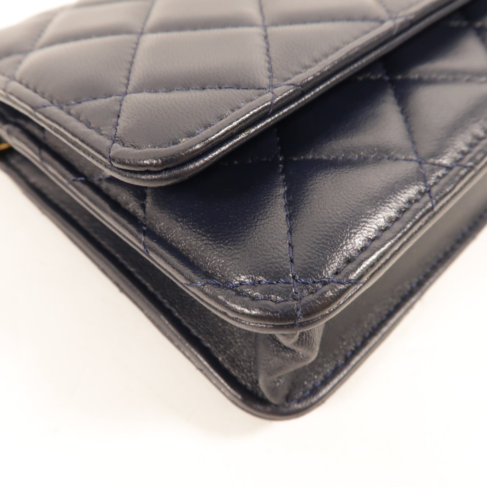 CHANEL 羊皮皮革WOC Wallet On Chain Gold Ball鏈帶肩背袋