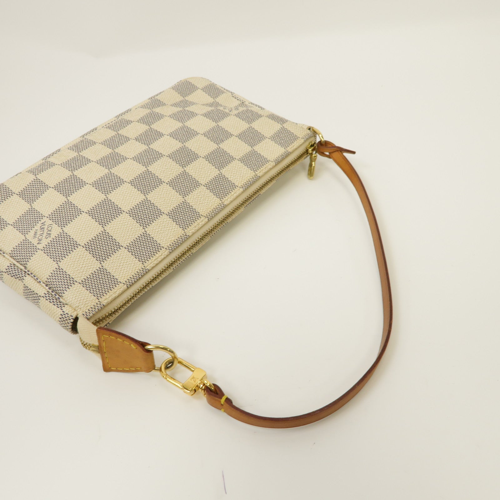 LOUIS VUITTON Damier Azur Pochette Accessoires金扣手拿包白色