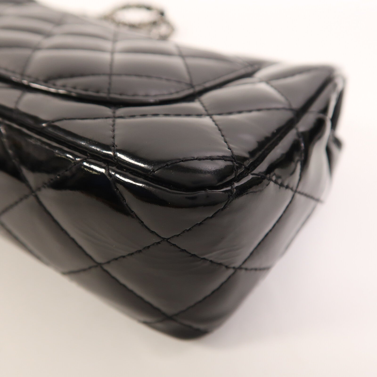 CHANEL 漆皮皮革Mini Classic 20銀扣鏈帶肩背袋