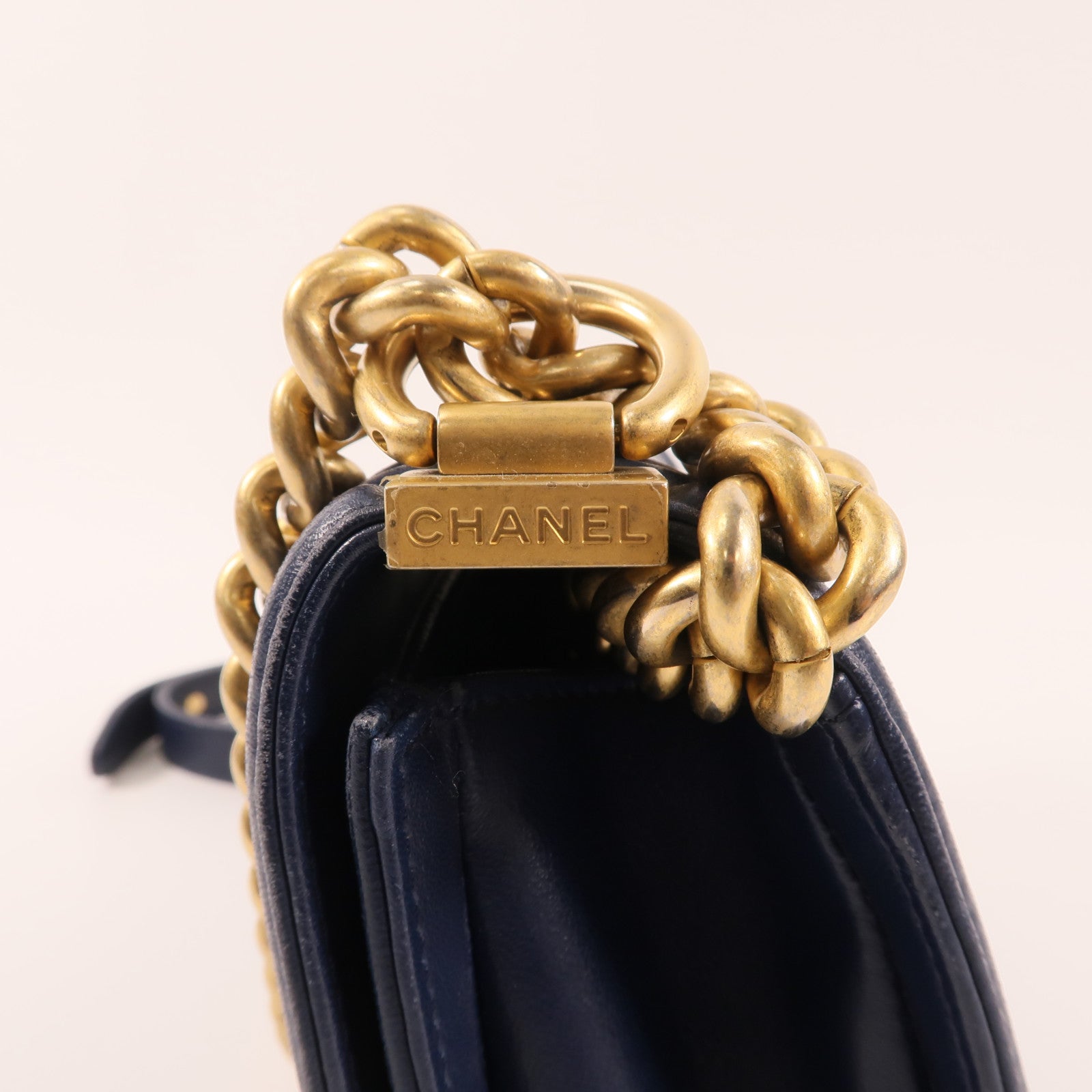 CHANEL 羊皮皮革Boy 20金扣鏈帶肩背袋