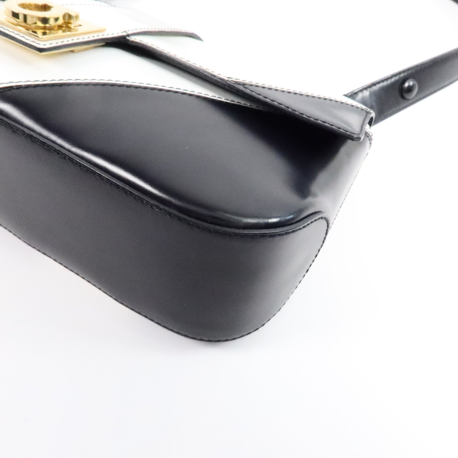 Salvatore Ferragamo 牛皮皮革Shoulder Bag肩背袋