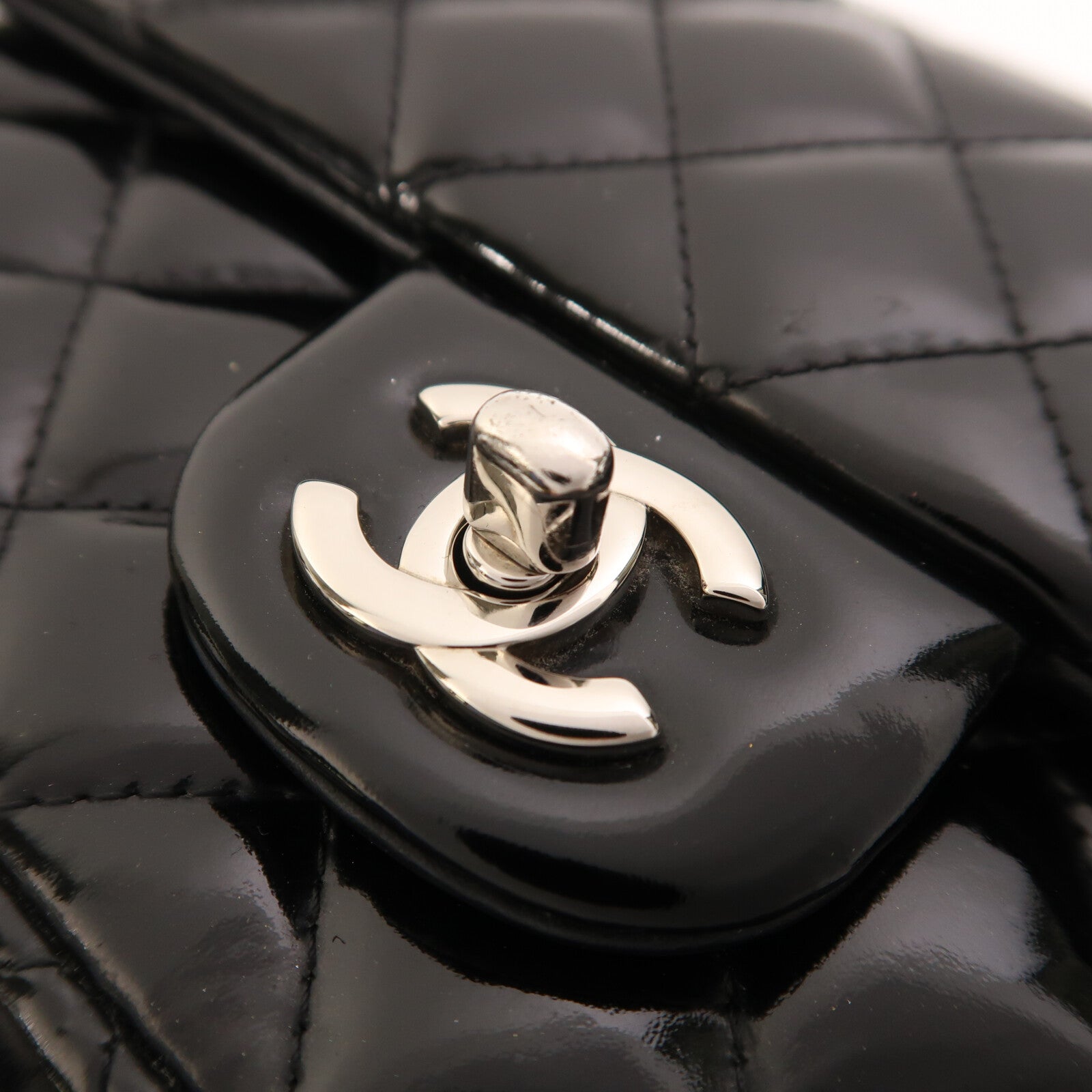 CHANEL 漆皮皮革Mini Classic 20銀扣鏈帶肩背袋