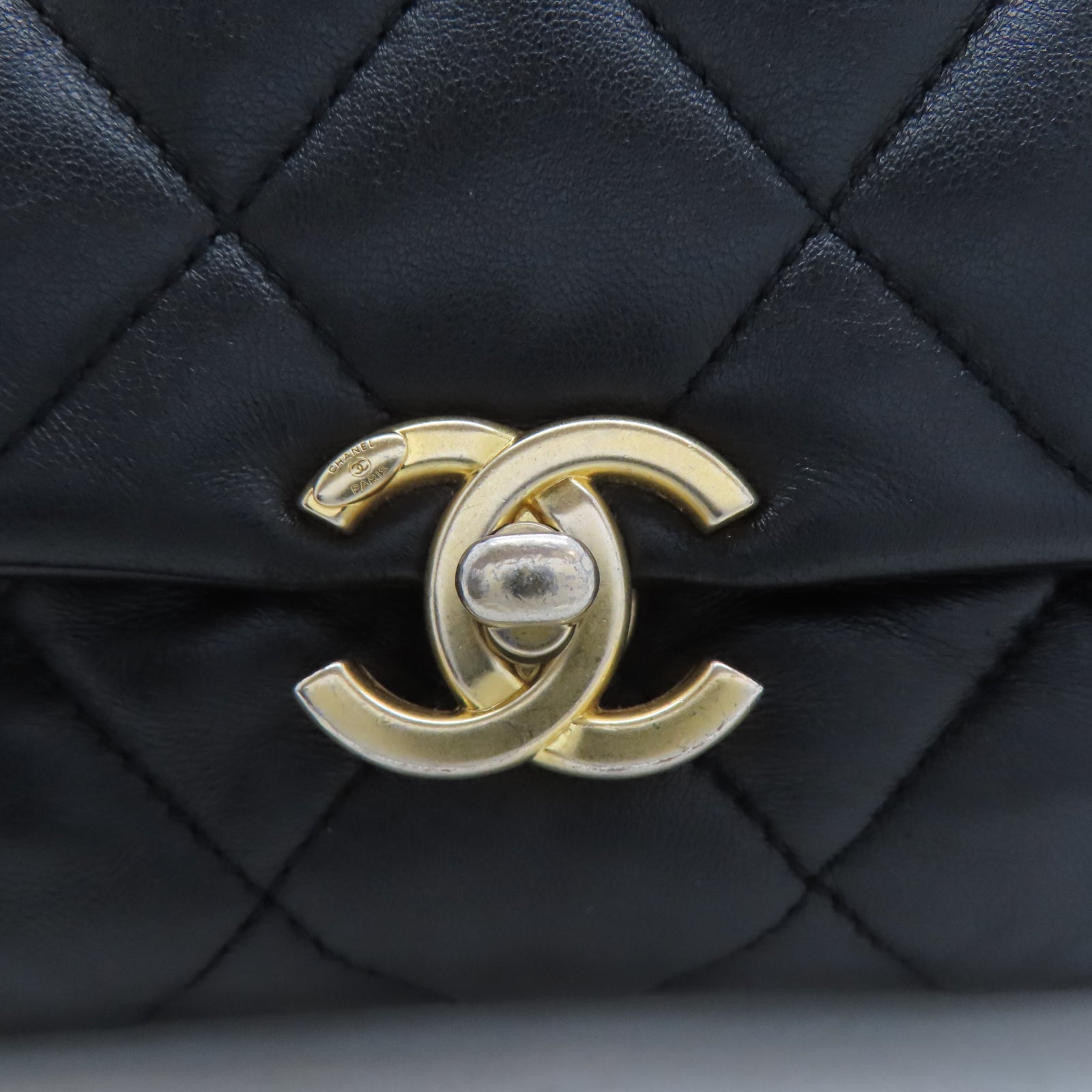CHANEL **【激減優惠】菱格牛皮皮革Chain Shoulder金扣鏈帶肩背袋黑色