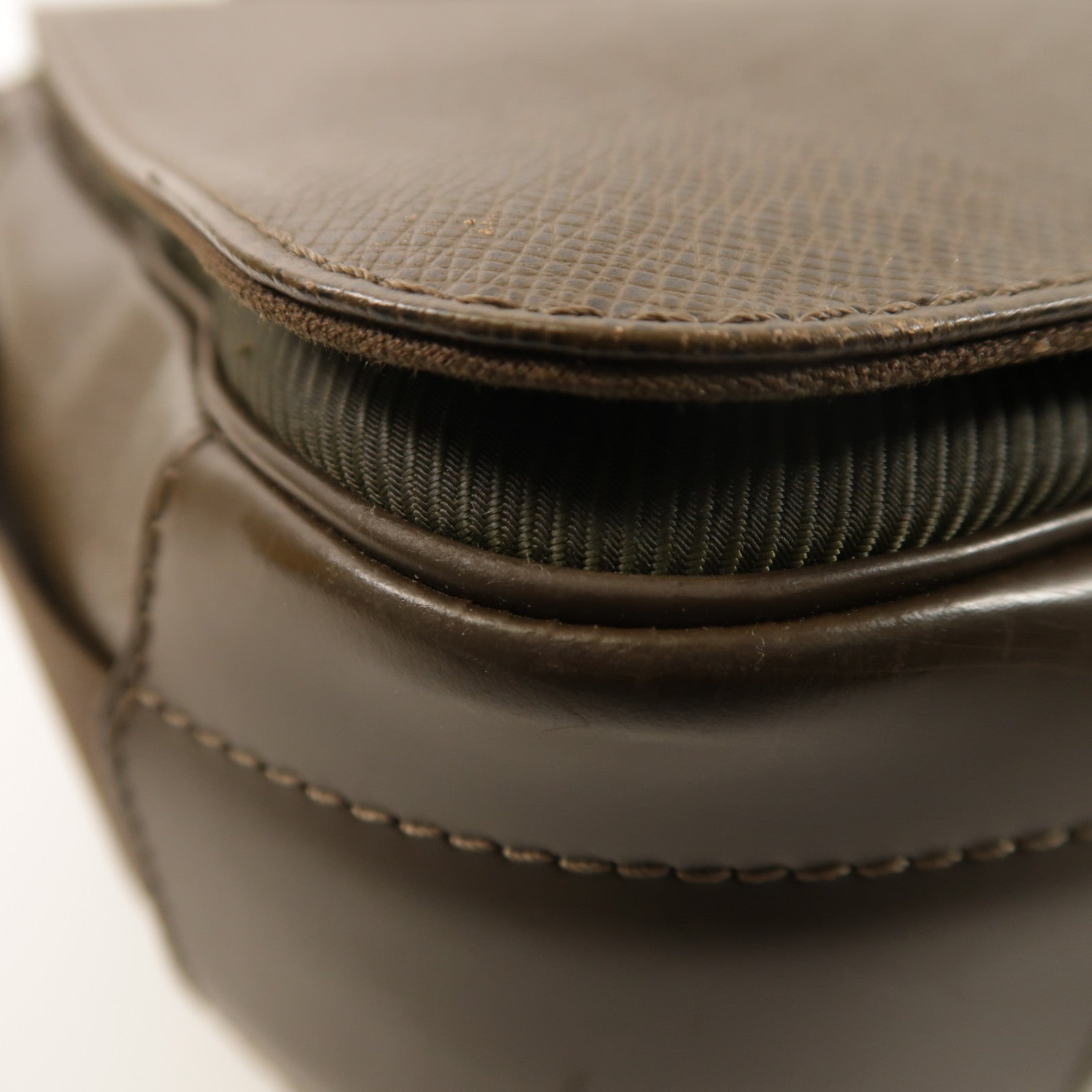 LOUIS VUITTON Taiga Viktor Messenger Bag銀扣肩背袋