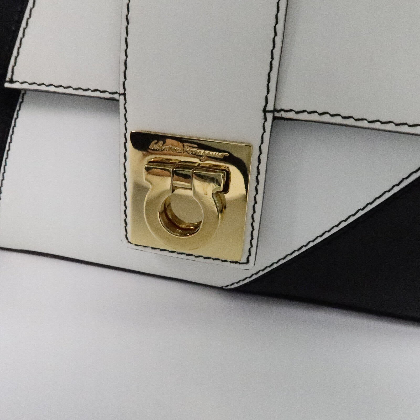 Salvatore Ferragamo 牛皮皮革Shoulder Bag肩背袋