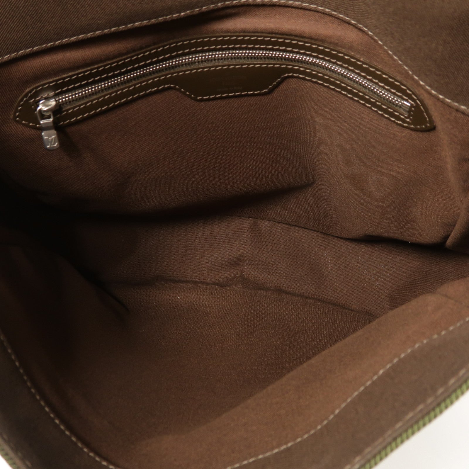 LOUIS VUITTON Taiga Viktor Messenger Bag銀扣肩背袋