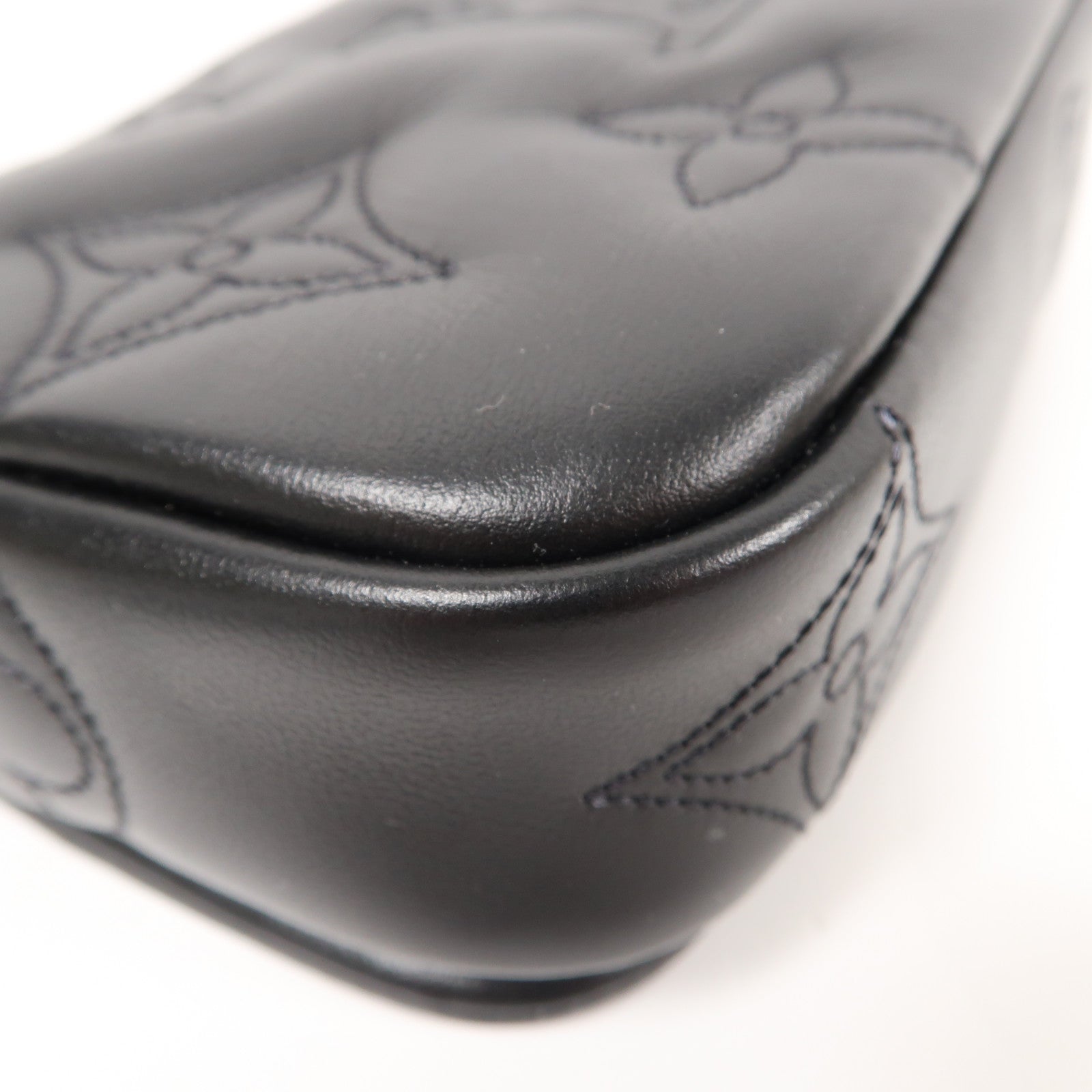 LOUIS VUITTON Bubblegram Wallet On Strap金扣手挽肩背兩用袋黑色