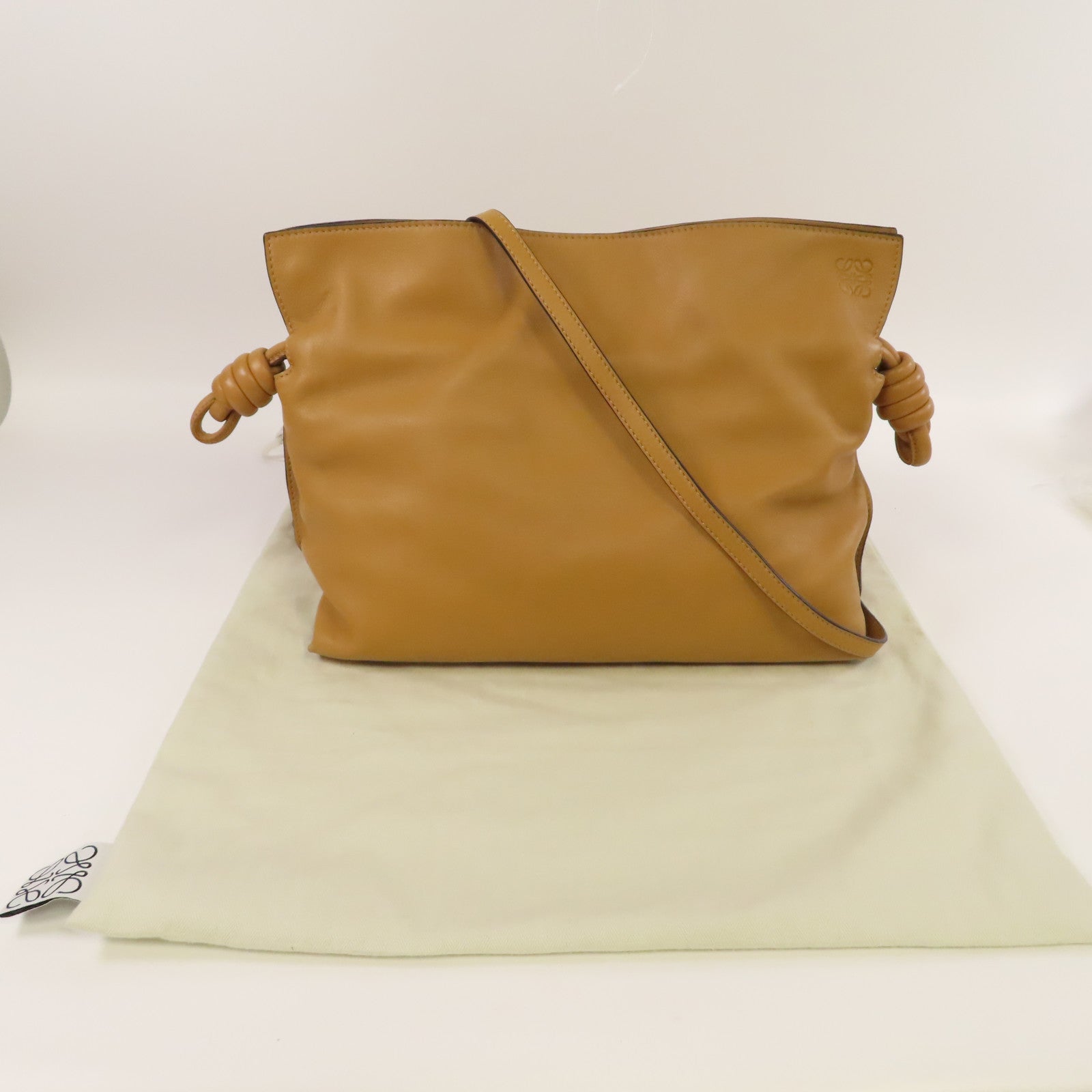 LOEWE 皮革Flamenco Clutch金扣肩背袋啡色