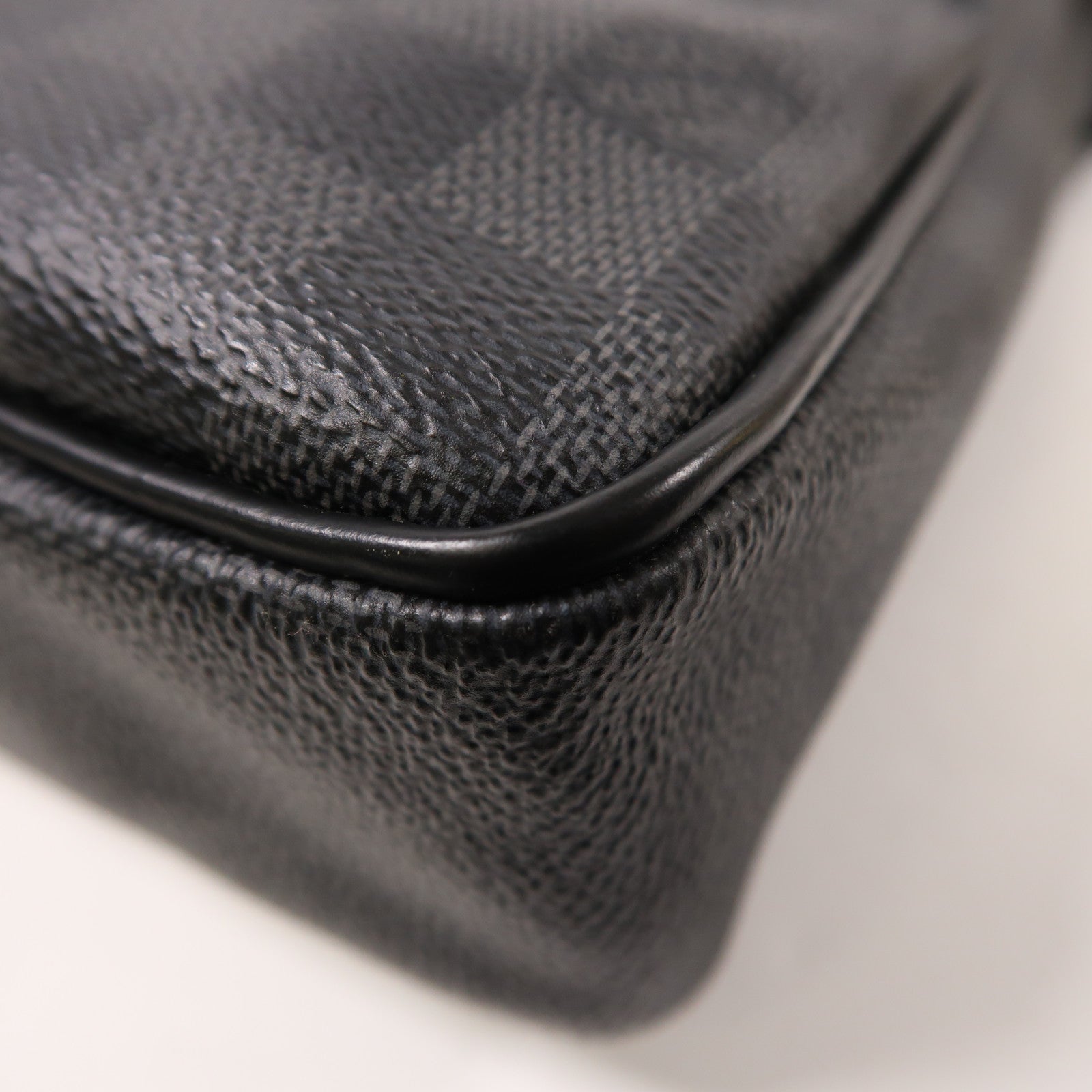LOUIS VUITTON 【激減優惠】Damier Graphite Porte Documents Voyage銀扣手挽肩背兩用袋