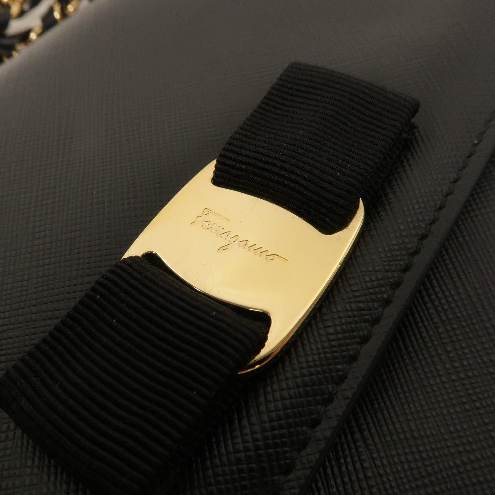 Salvatore Ferragamo 牛皮皮革Chain Shoulder鏈帶肩背袋