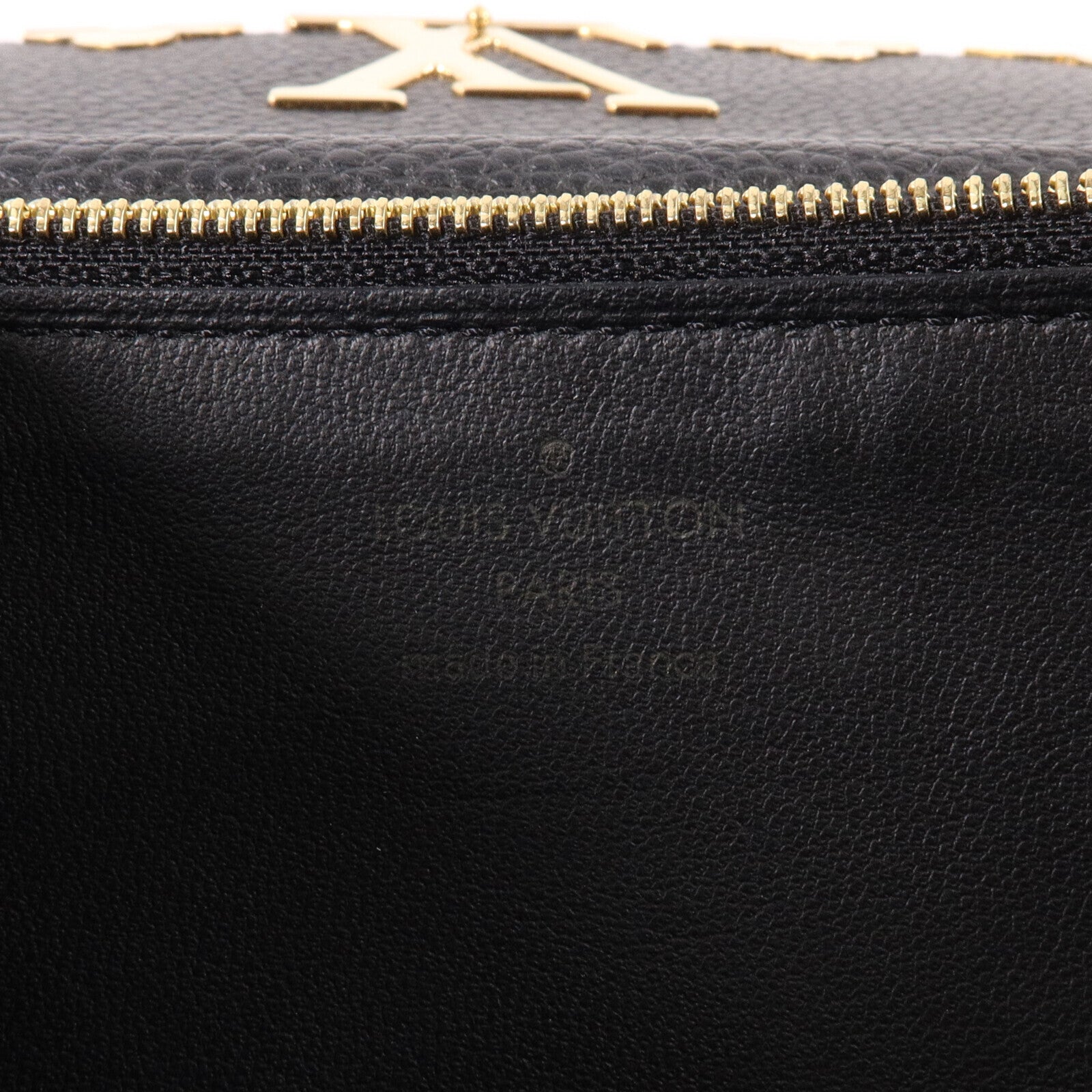 LOUIS VUITTON Taurillon皮革Capucines Wallet金扣長錢包
