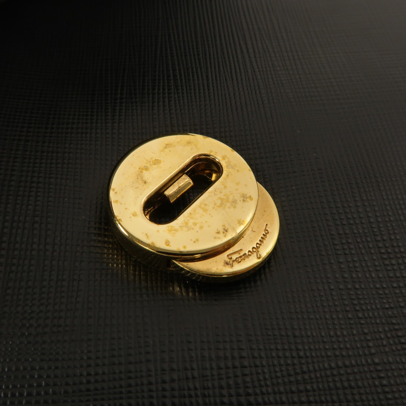 Salvatore Ferragamo 牛皮皮革Chain Shoulder鏈帶肩背袋