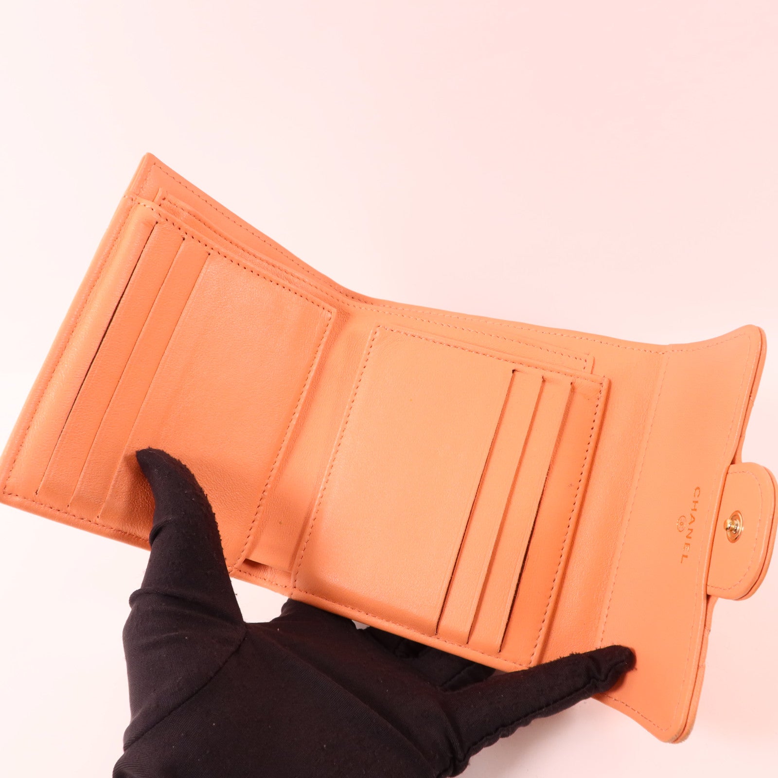 CHANEL 羊皮皮革Trifold Wallet金扣錢包