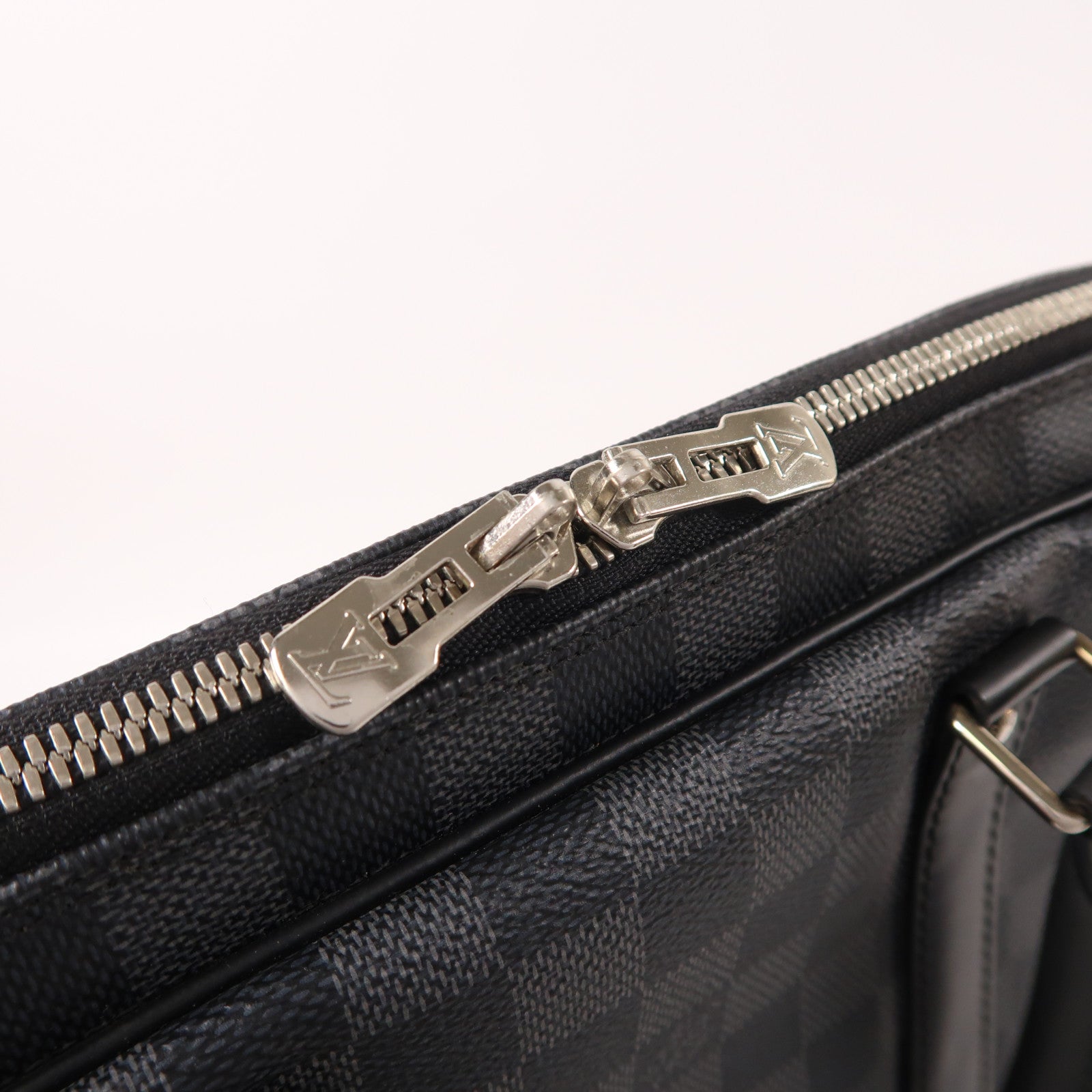 LOUIS VUITTON 【激減優惠】Damier Graphite Porte Documents Voyage銀扣手挽肩背兩用袋