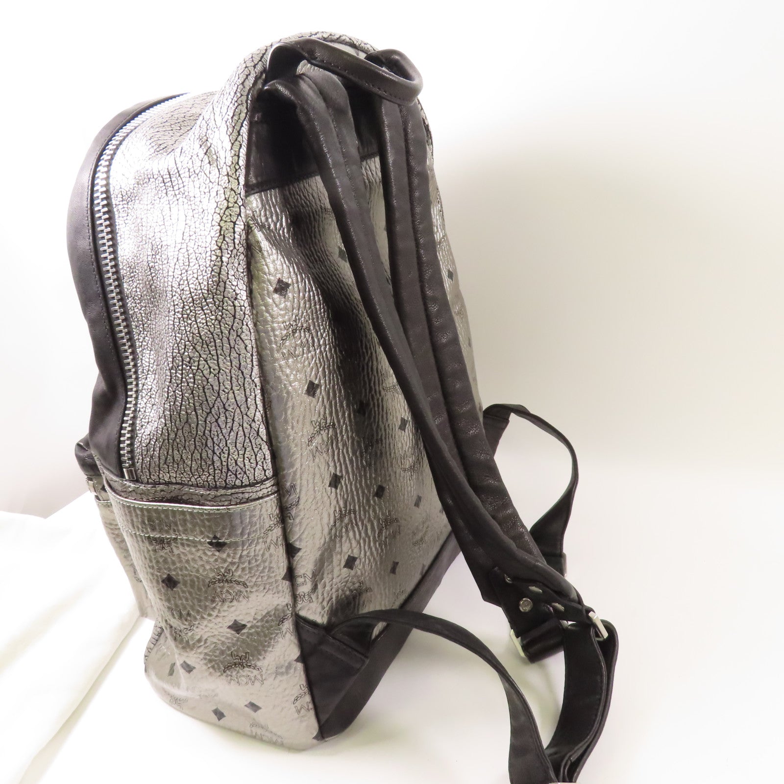 MCM 皮革Stark Insignia Backpack銀扣背包
