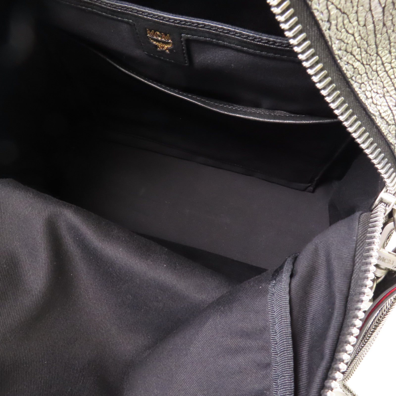 MCM 皮革Stark Insignia Backpack銀扣背包