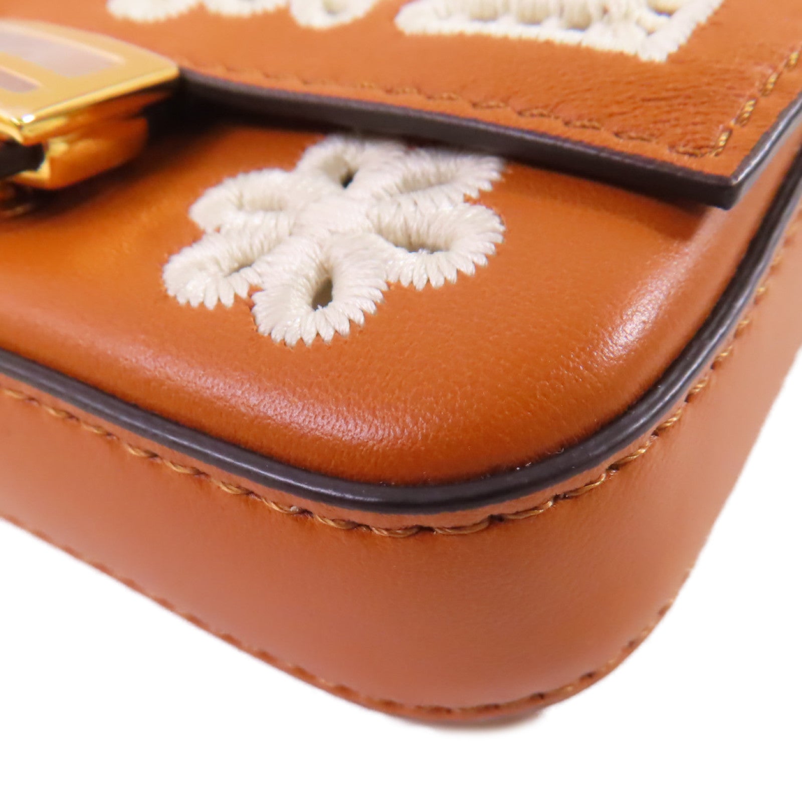 FENDI 牛皮皮革Nano Baguette Bag金扣迷你肩背袋啡色