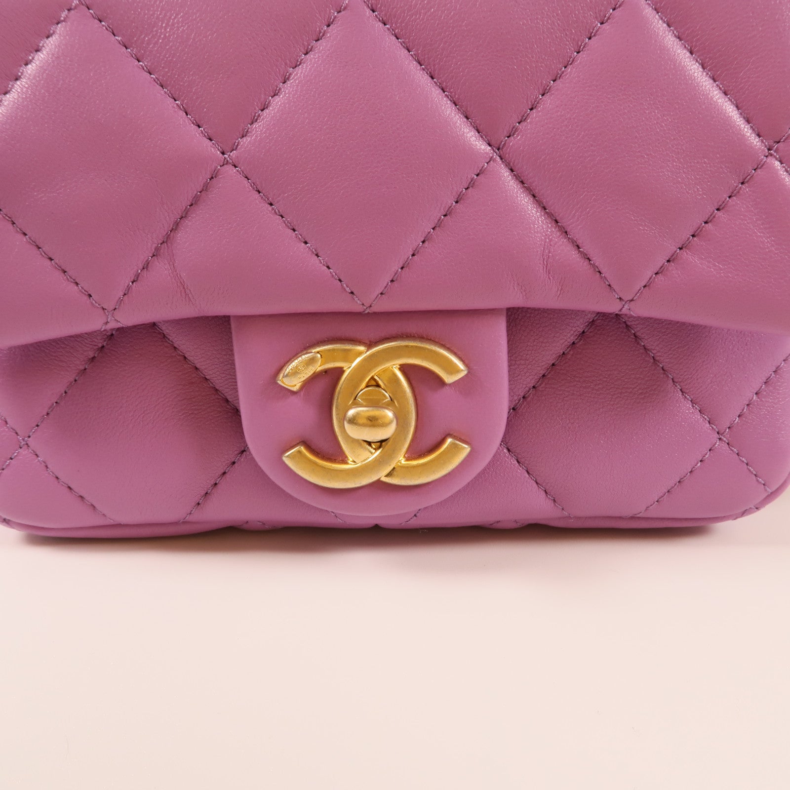 CHANEL 羊皮皮革Mini Flap Bag金扣鏈帶肩背袋