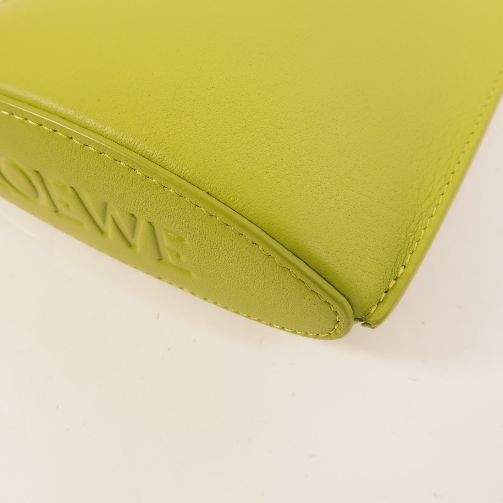 LOEWE 牛皮皮革Dice Pocket肩背袋