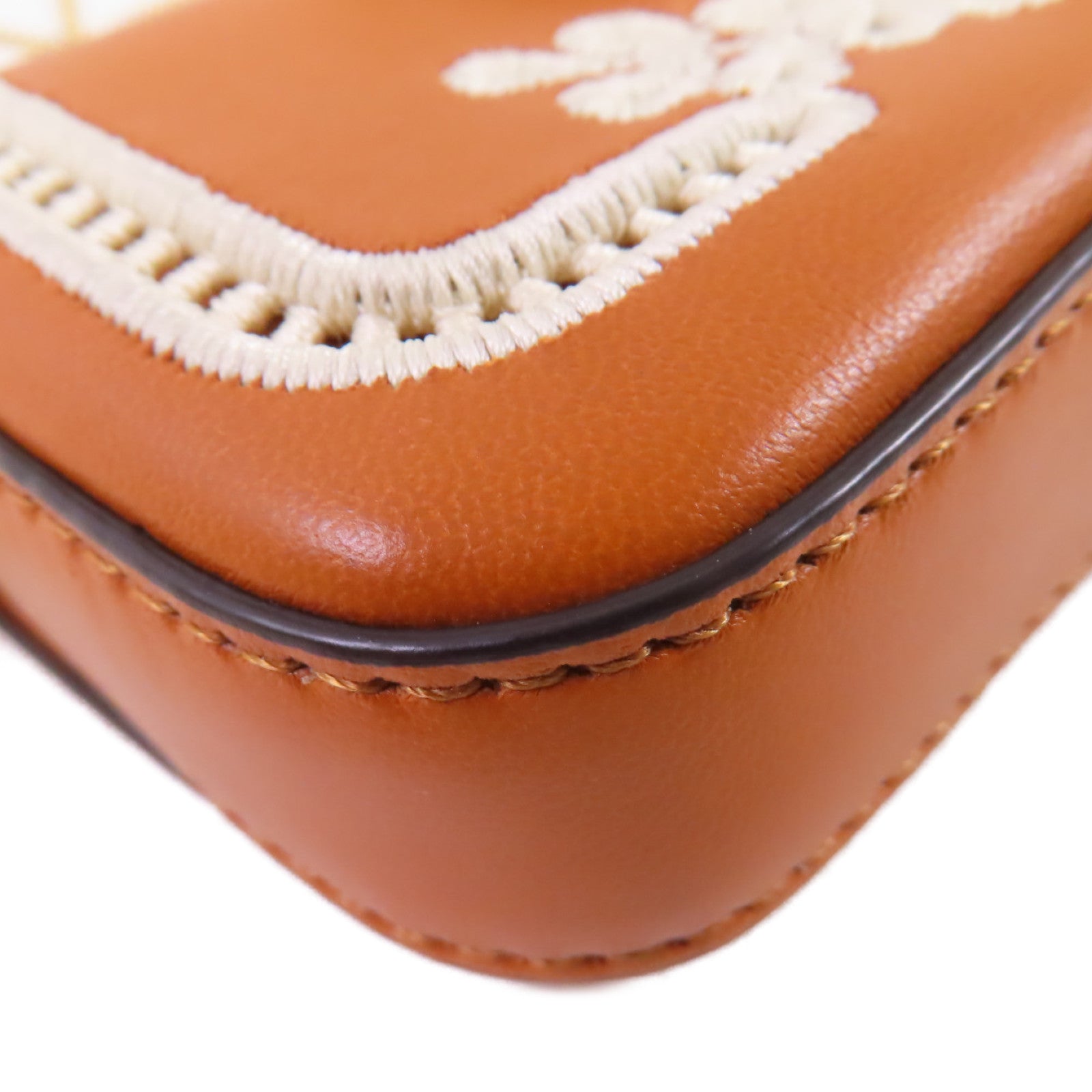 FENDI 牛皮皮革Nano Baguette Bag金扣迷你肩背袋啡色
