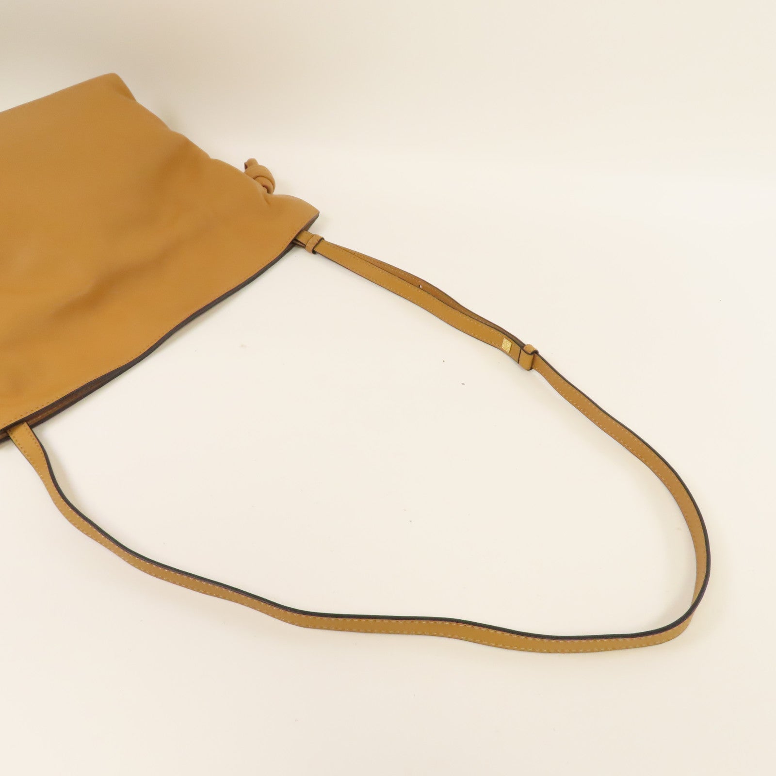 LOEWE 皮革Flamenco Clutch金扣肩背袋啡色
