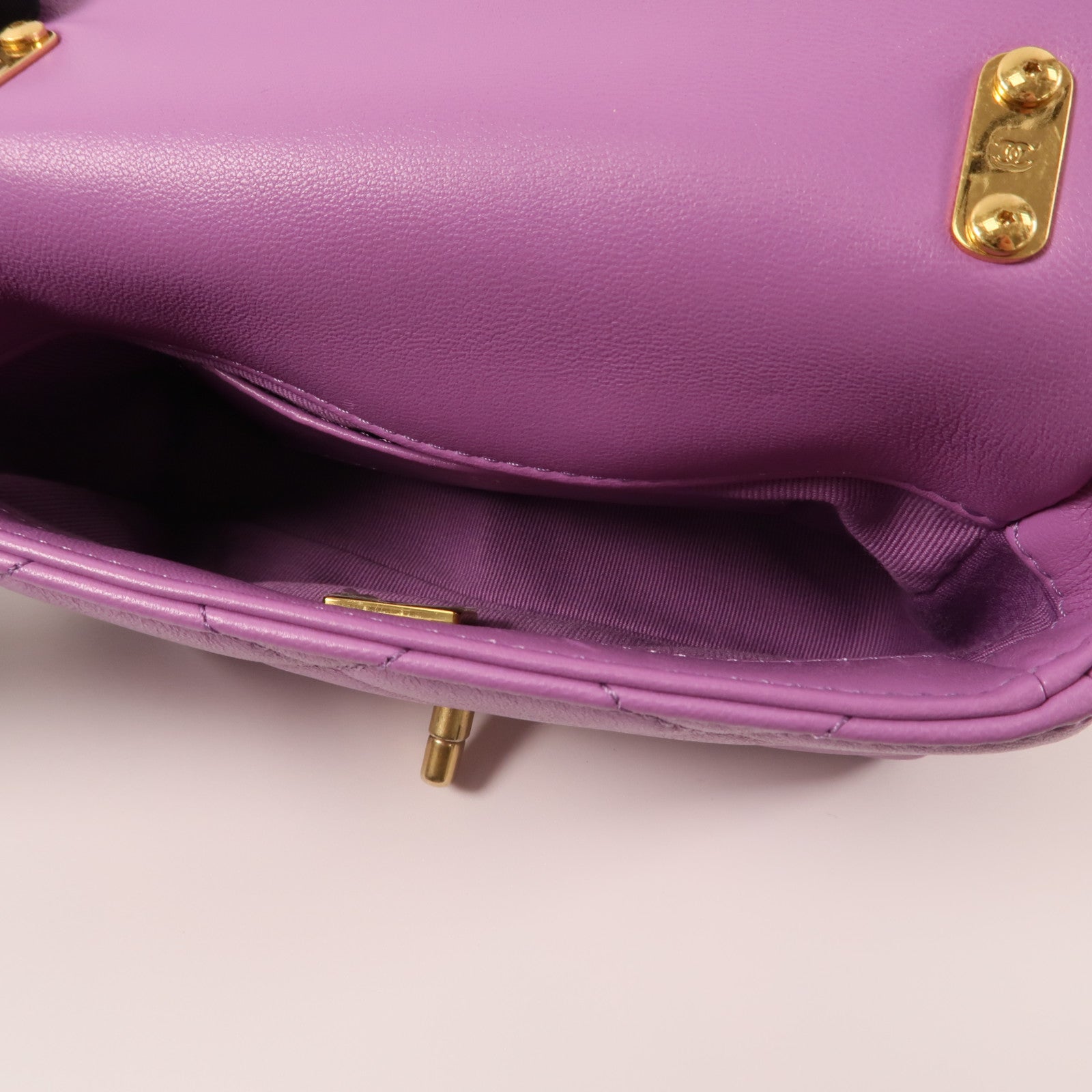 CHANEL 羊皮皮革Mini Flap Bag金扣鏈帶肩背袋