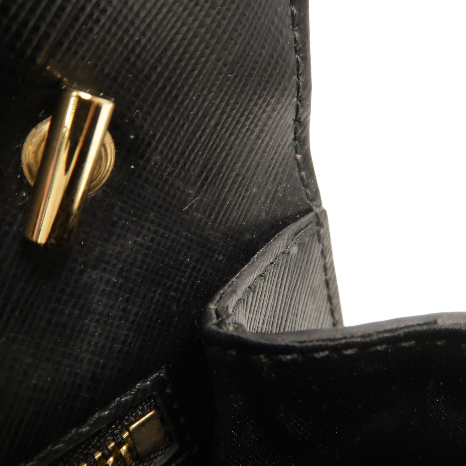 Salvatore Ferragamo 牛皮皮革Chain Shoulder鏈帶肩背袋