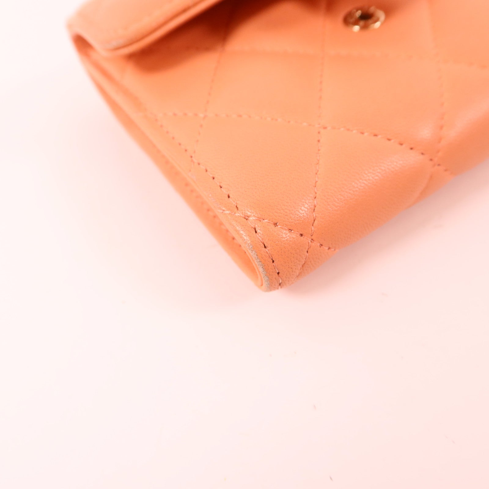 CHANEL 羊皮皮革Trifold Wallet金扣錢包
