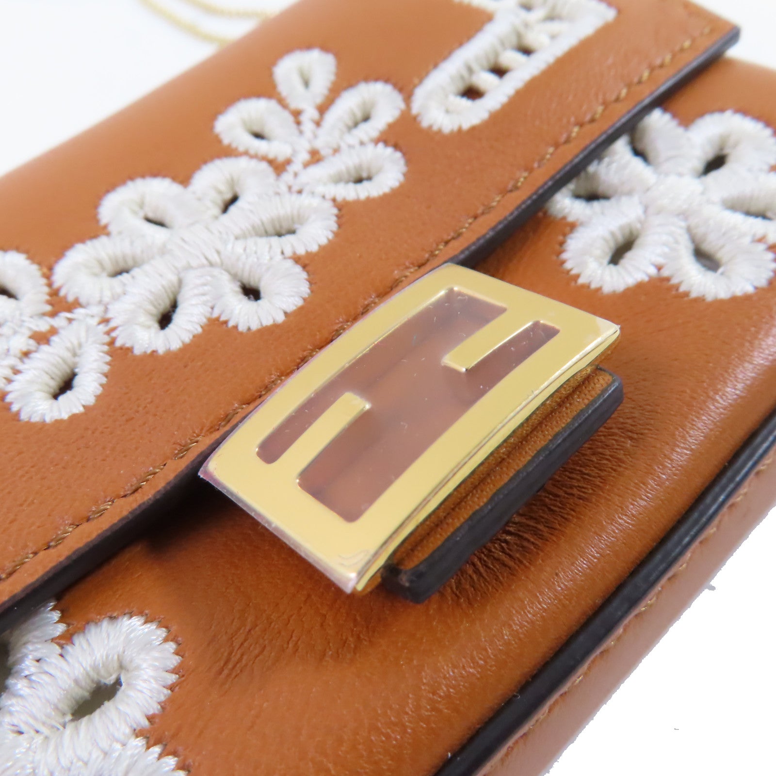 FENDI 牛皮皮革Nano Baguette Bag金扣迷你肩背袋啡色