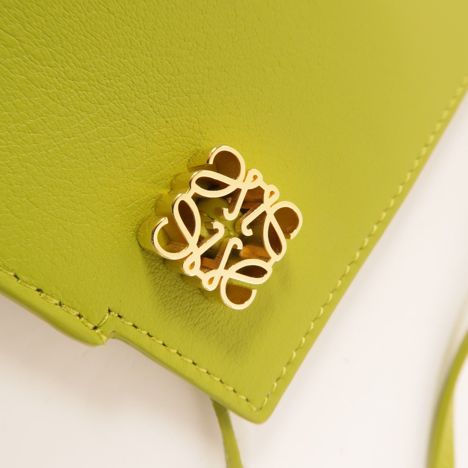 LOEWE 牛皮皮革Dice Pocket肩背袋