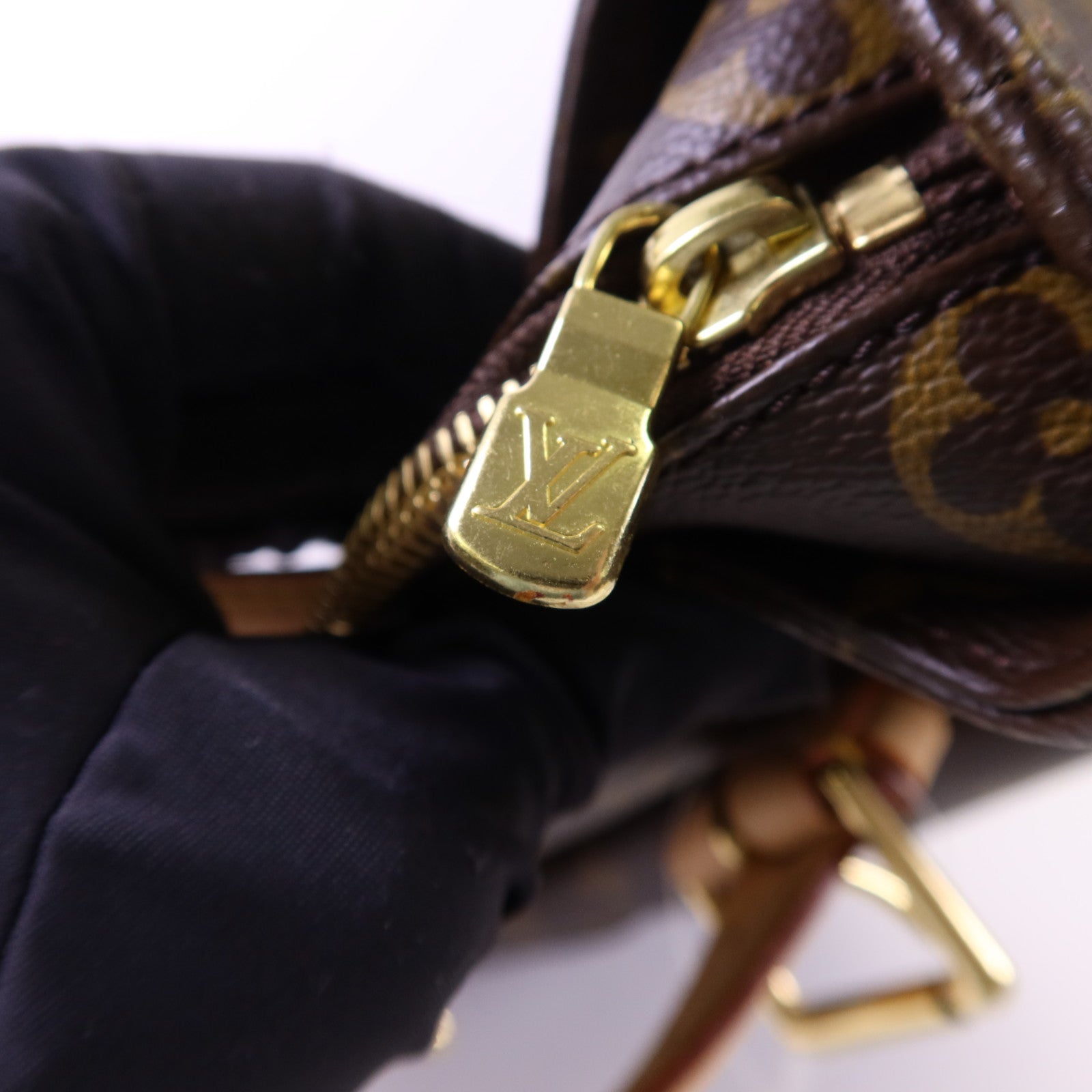 LOUIS VUITTON Monogram Multipli Cite金扣肩背袋