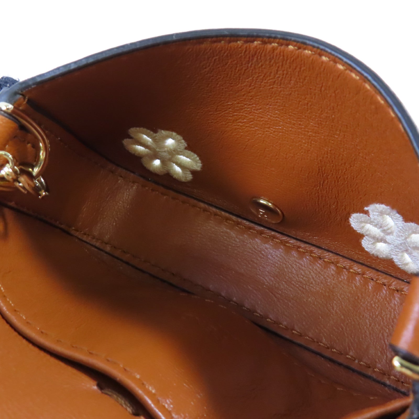 FENDI 牛皮皮革Nano Baguette Bag金扣迷你肩背袋啡色