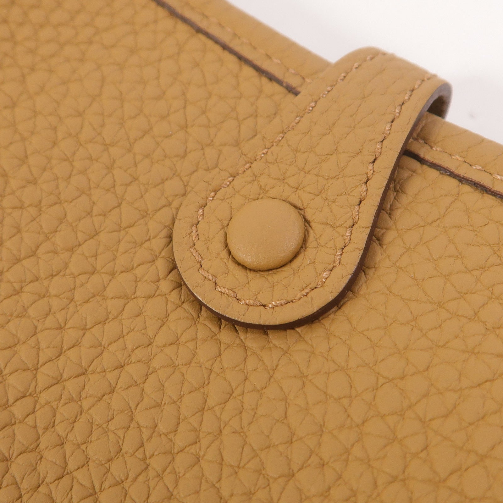 HERMES Clemence皮革Evelyne TPM肩背袋Biscuit