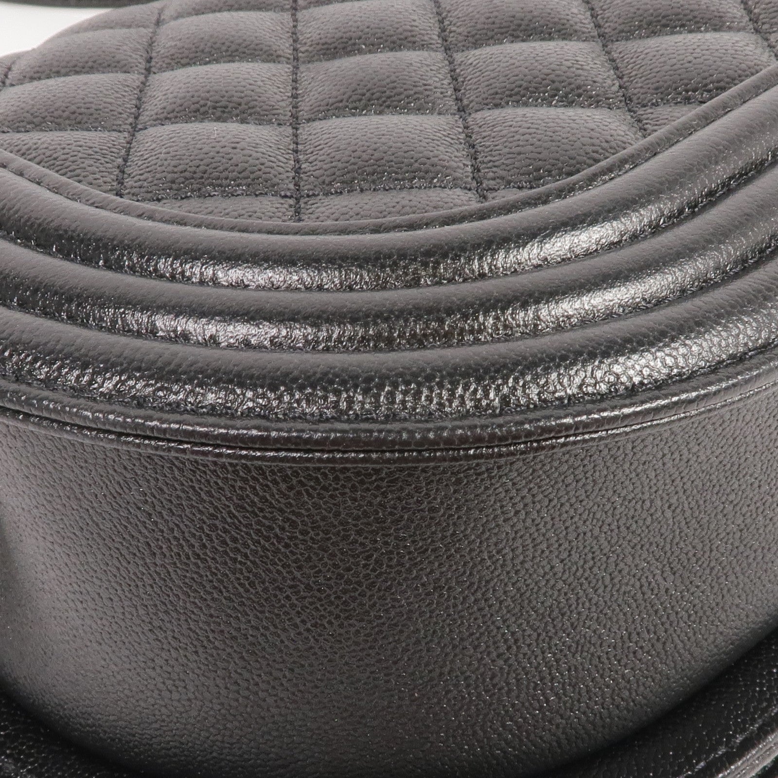 CHANEL 牛皮皮革Boy Messenger金扣鏈帶肩背袋