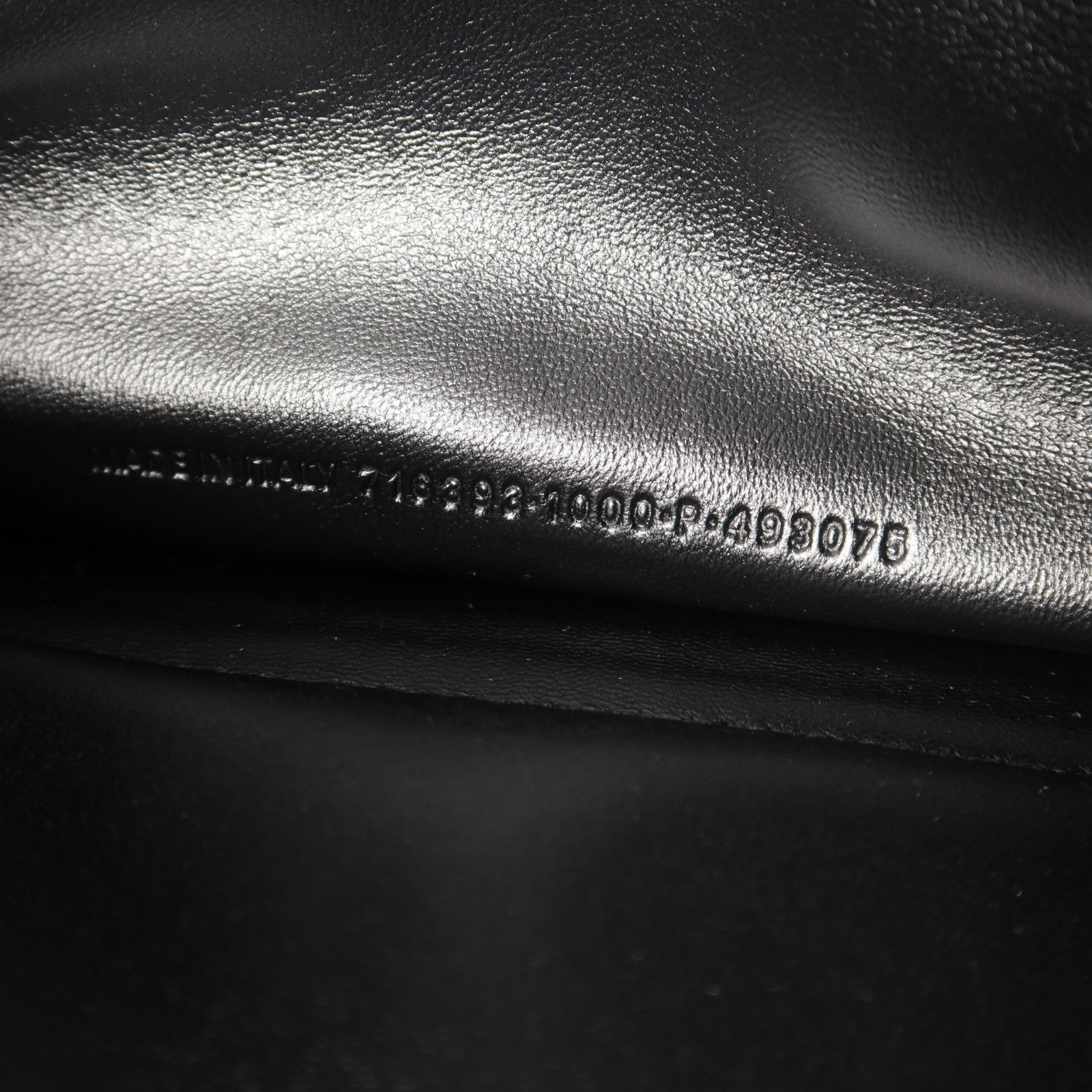 BALENCIAGA 牛皮皮革Crush Chain Bag Medium肩背袋