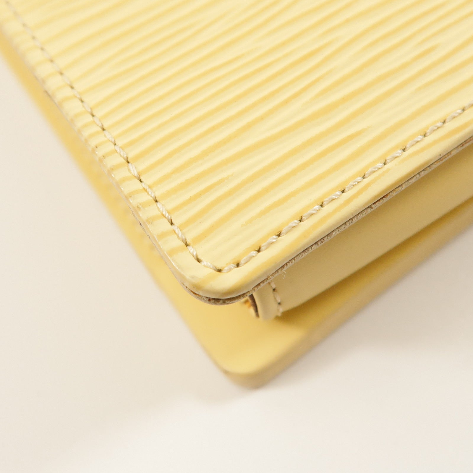 LOUIS VUITTON Epi Honfleur Clutch金扣肩背袋