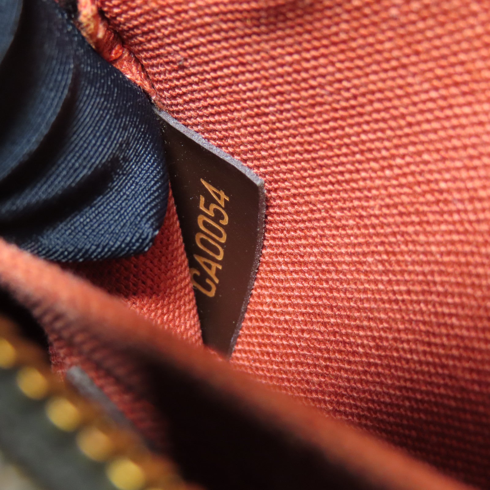 LOUIS VUITTON Damier Rivera Mini金扣手挽袋