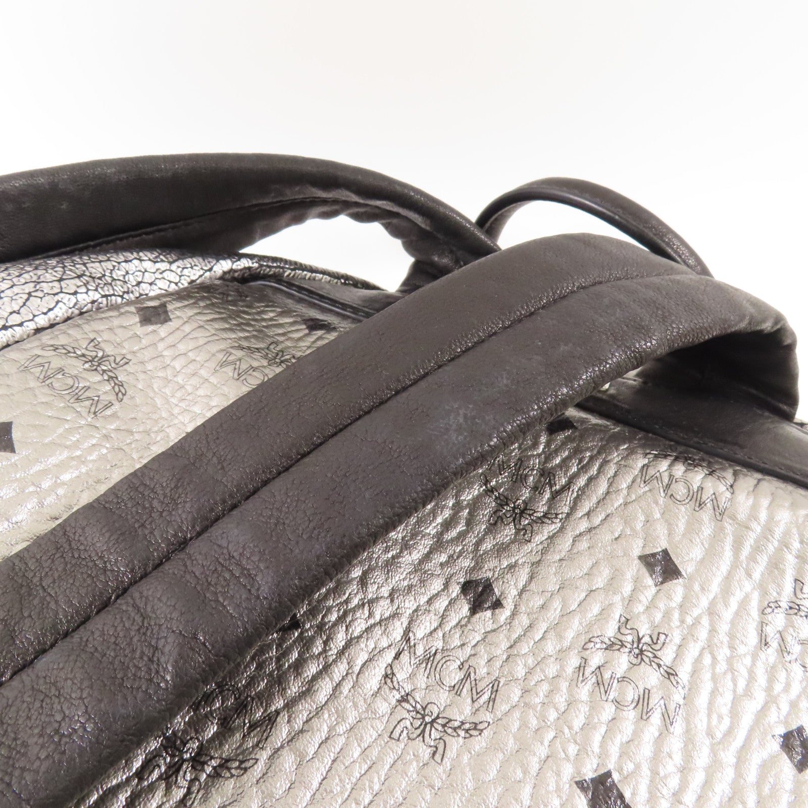 MCM 皮革Stark Insignia Backpack銀扣背包