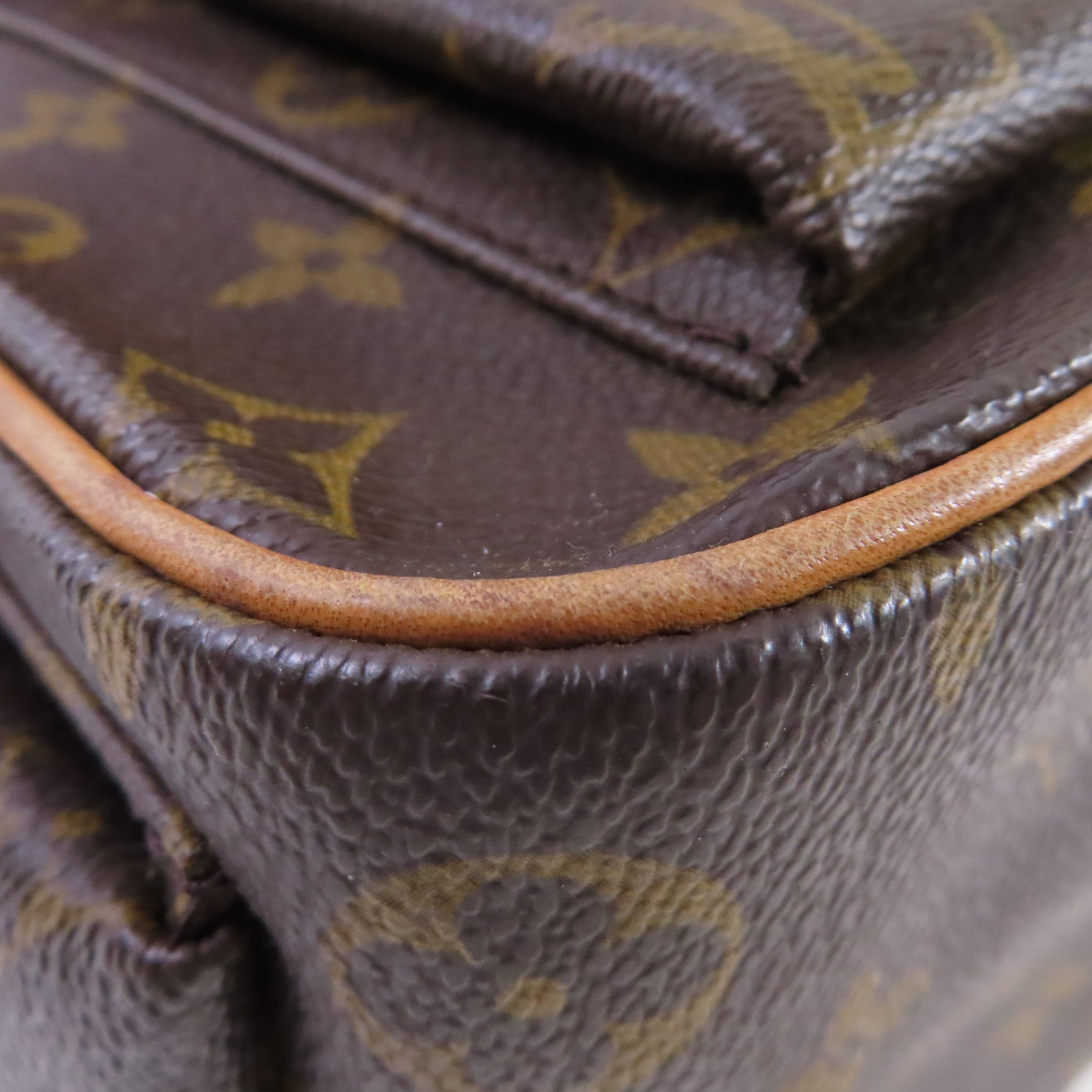 LOUIS VUITTON Monogram Excentri-cite Hand Bag金扣手挽袋啡色/紅色