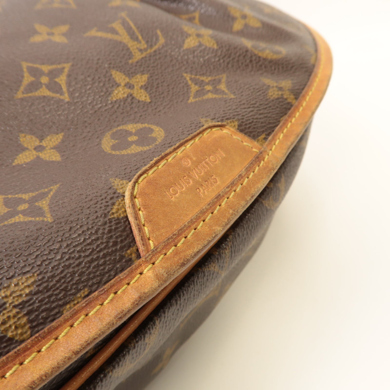 LOUIS VUITTON **【激減優惠】Monogram Menilmontant MM金扣肩背袋啡色