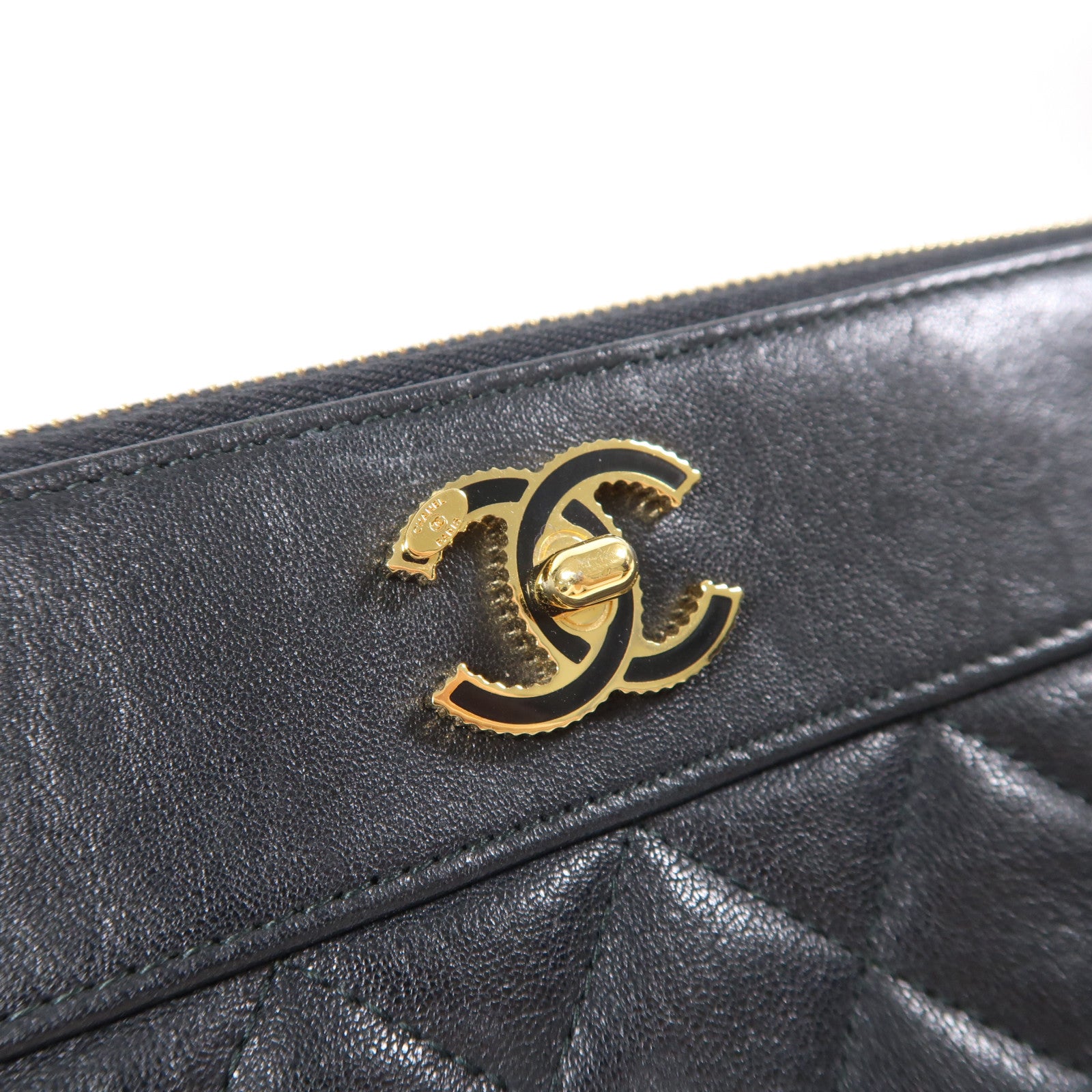 CHANEL 菱格牛皮皮革Pouch金扣手拿包黑色