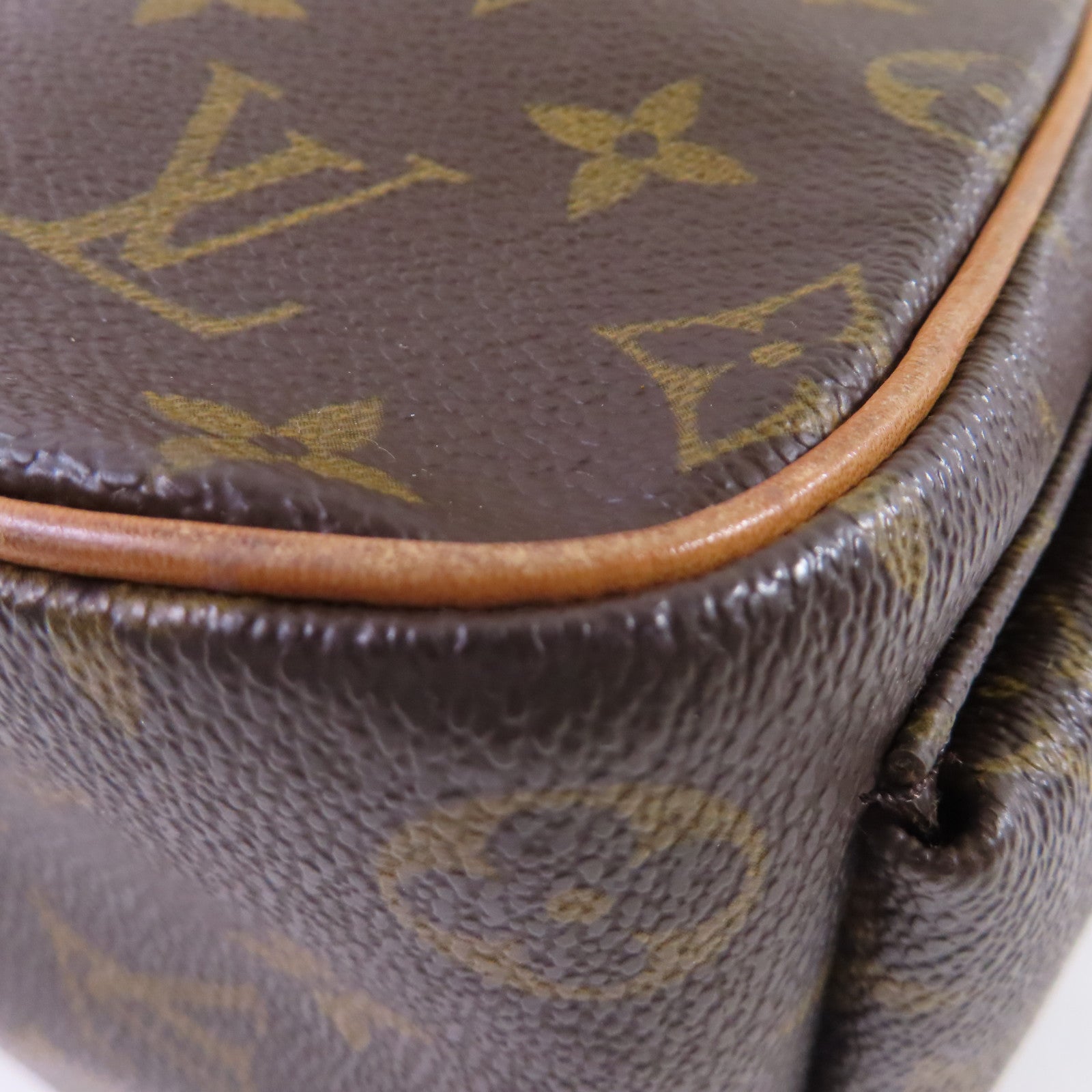 LOUIS VUITTON Monogram Excentri-cite Hand Bag金扣手挽袋啡色/紅色