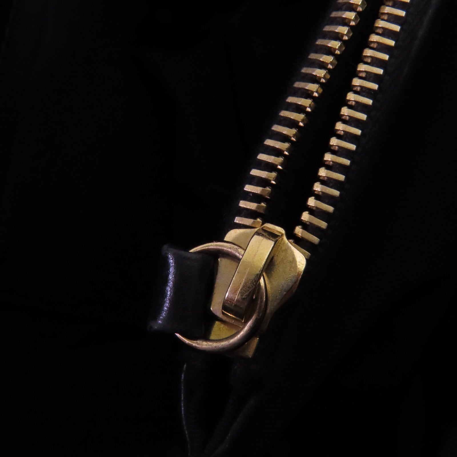CHANEL 牛皮皮革Chain Around Tote金扣鏈帶肩背袋