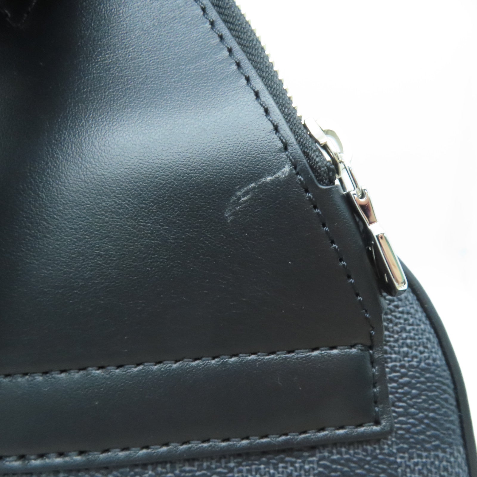 LOUIS VUITTON Damier Avenue Shoulder Bag银扣肩背袋黑色