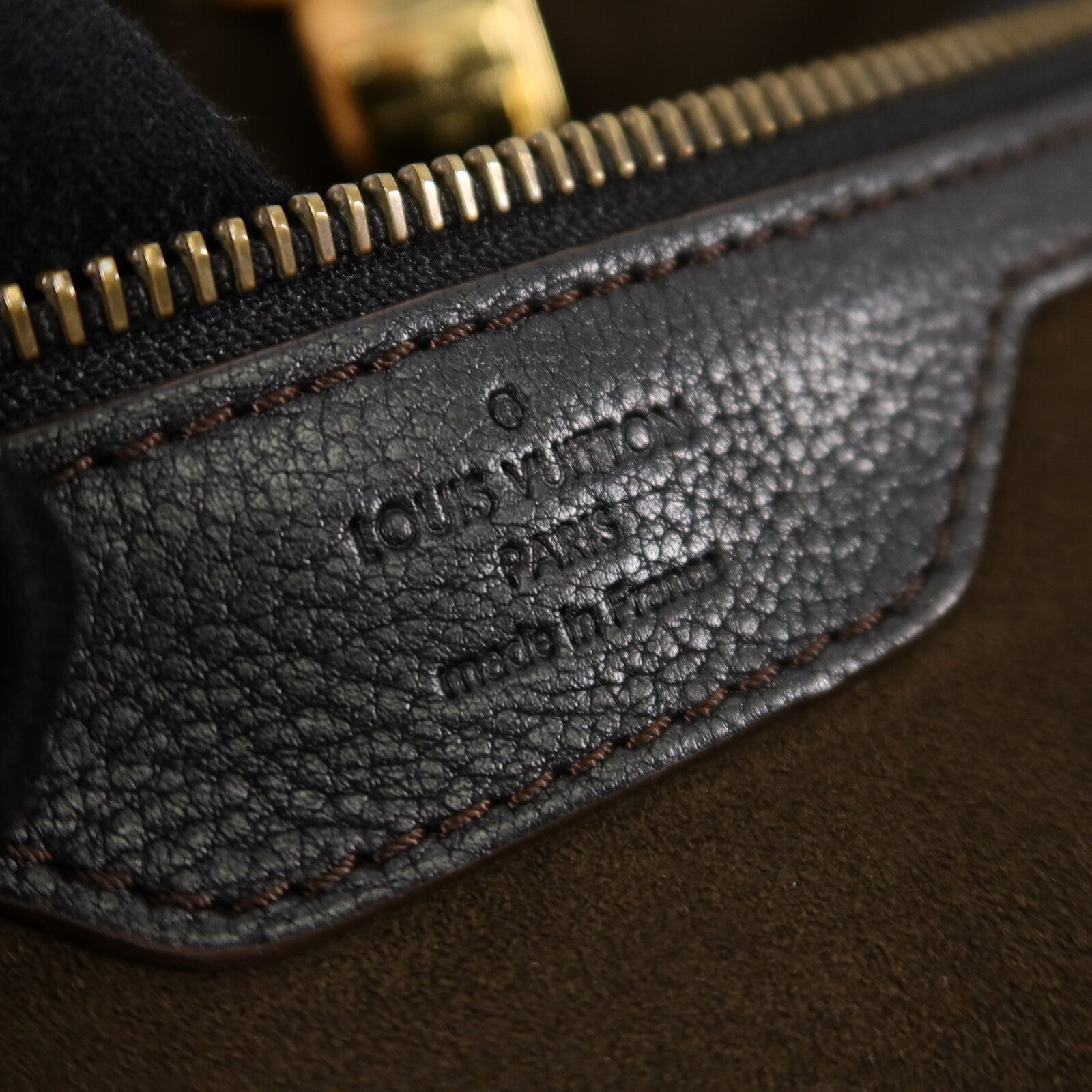 LOUIS VUITTON Mahina皮革Mahina Mahina XL肩背袋