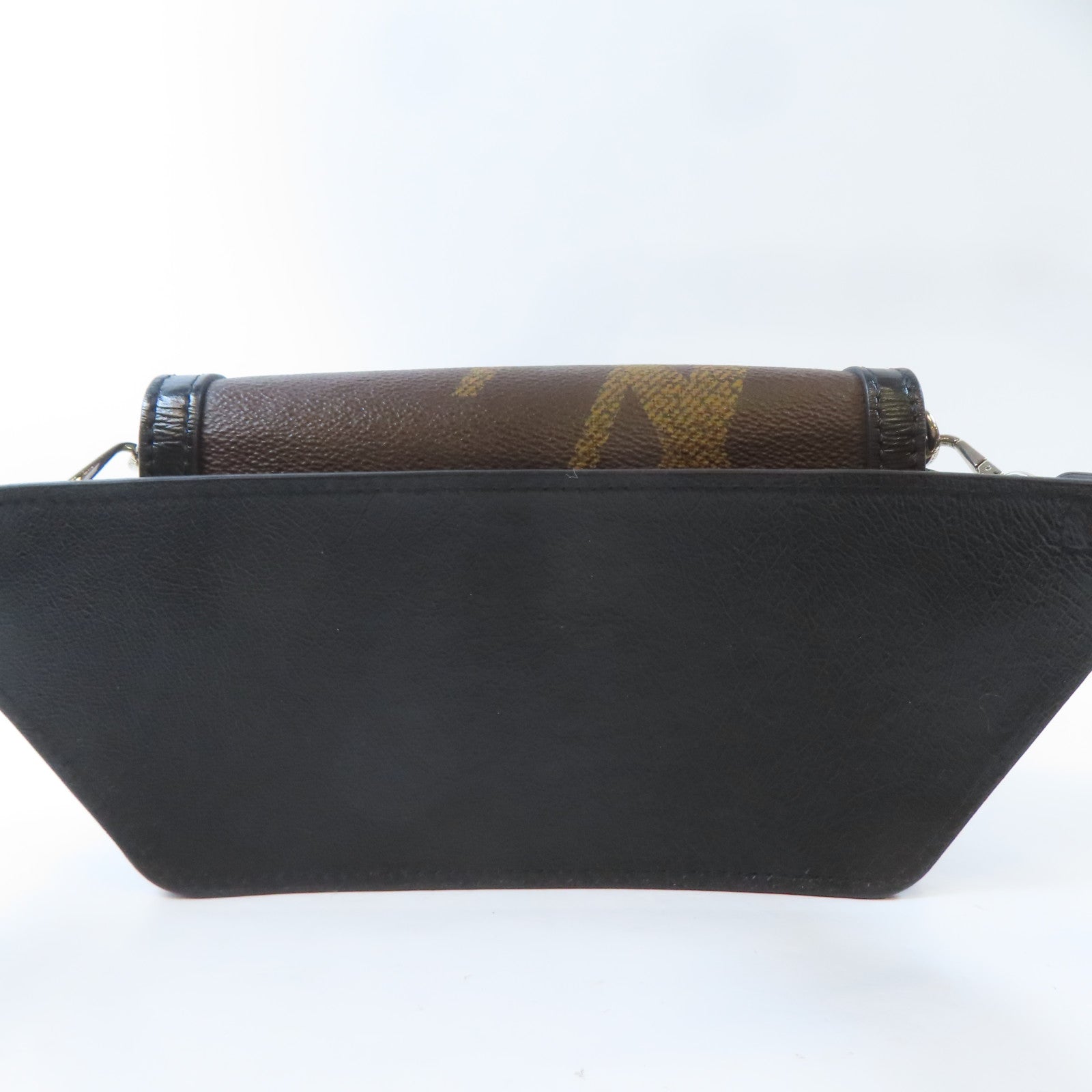 LOUIS VUITTON Monogram Giant Reverse Dauphine銀扣腰包啡色/黑色