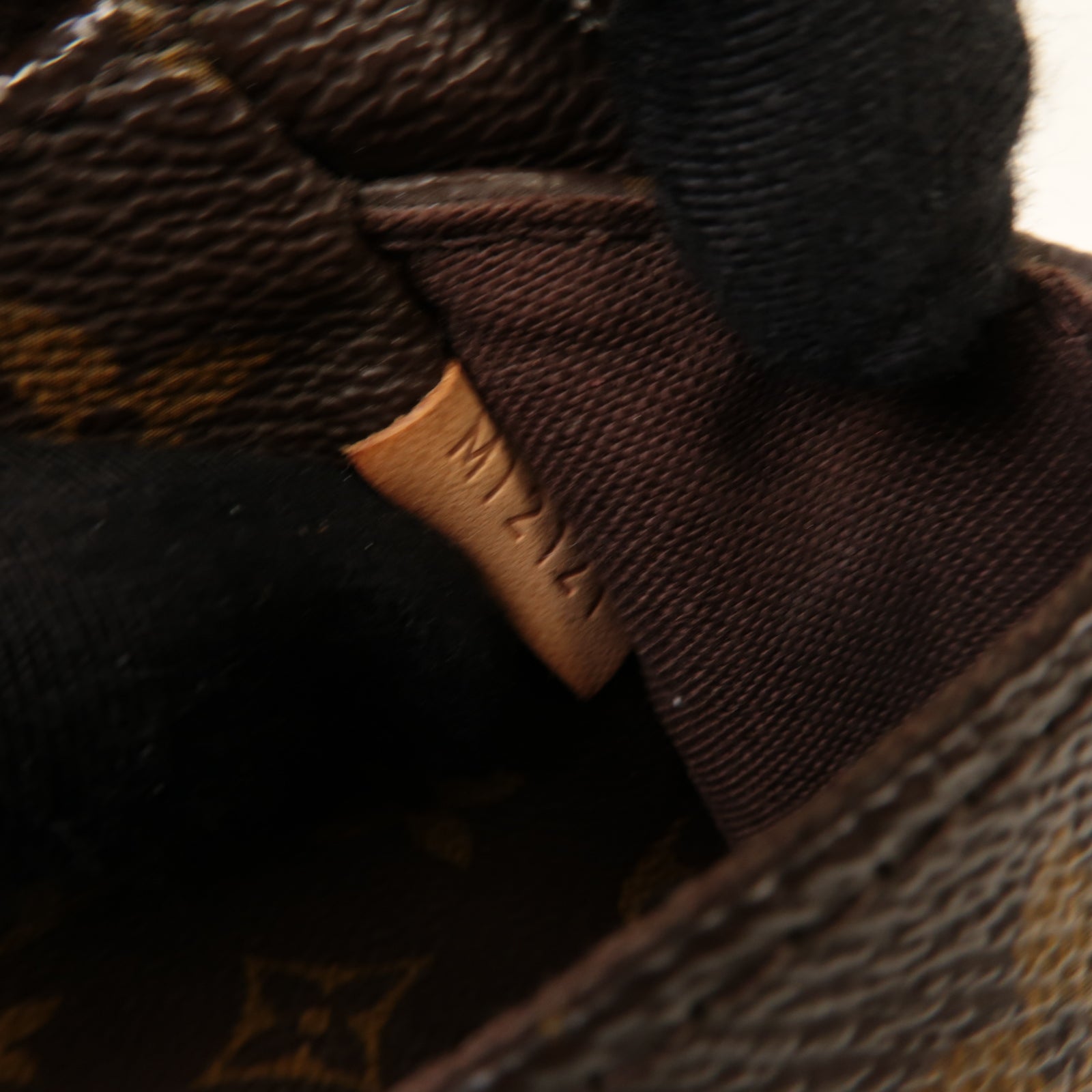 LOUIS VUITTON **【激減優惠】Monogram Menilmontant MM金扣肩背袋啡色