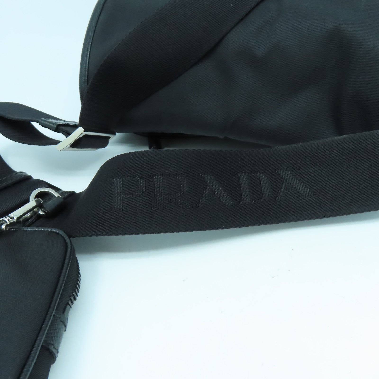 PRADA 尼龍Shoulder Bag銀扣肩背袋黑色